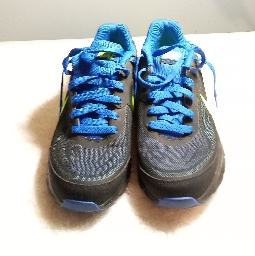 Kids Nike Air Maximize Pre-owned Size 7Y